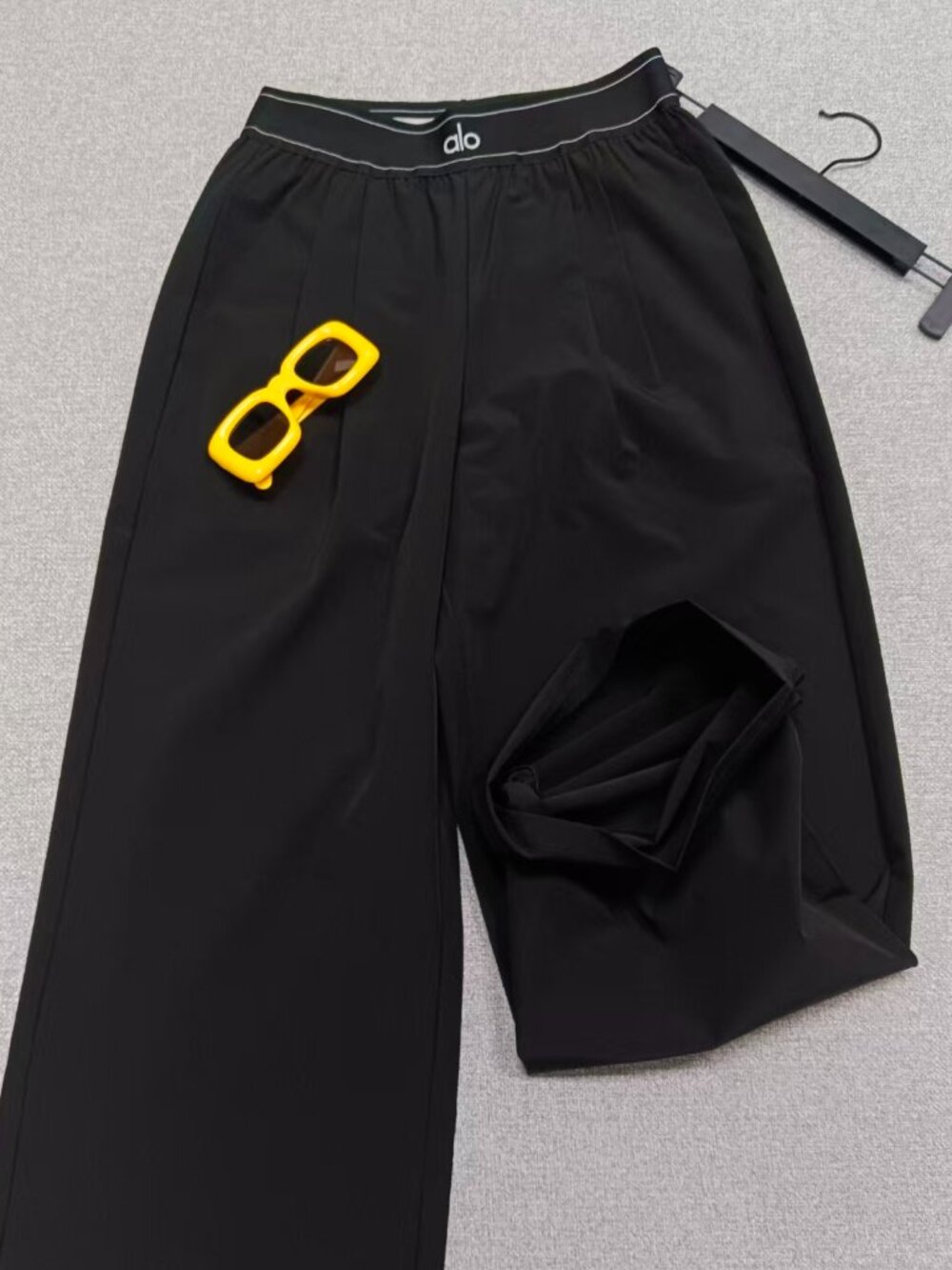 NWT😍ALO Yoga Suit Up Trouser | Wide Leg | Regular 30" Inseam🍷Comfy &Versatile - Picture 6 of 9